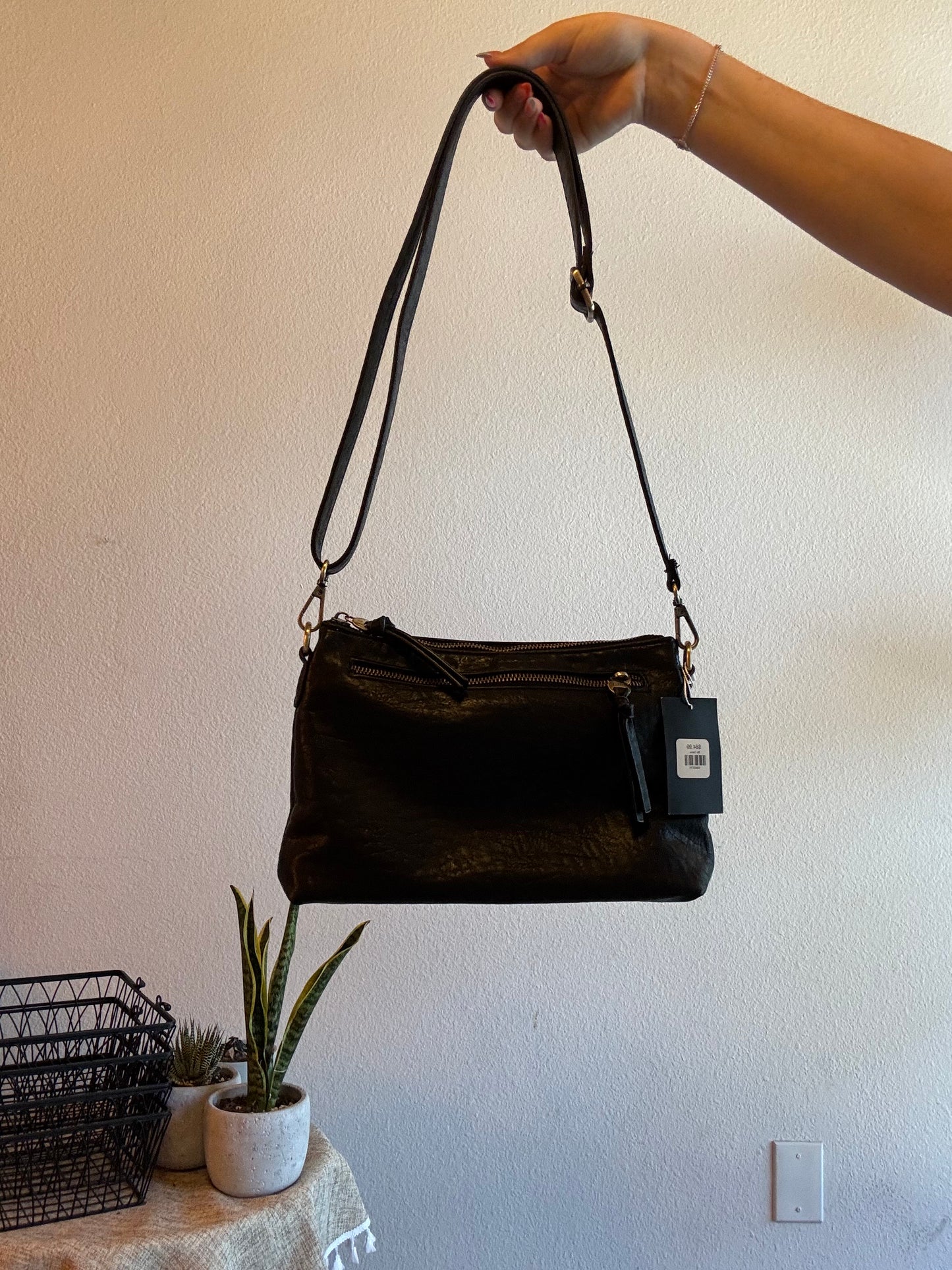 Blk Oakley Whipstitch Topzip Wristlet/Crossbody