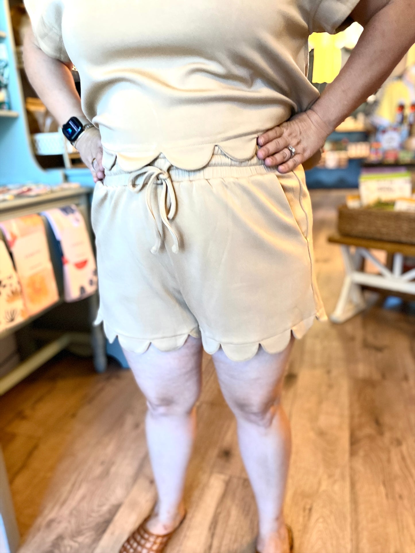 mocha scallop shorts