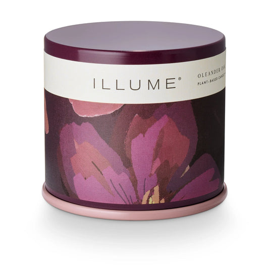 Grounded in ambery oakmoss, with a heart of petite oleander, kissed with raspberry cassis.