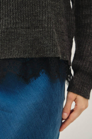 SCALLOPED LACE HEM CREW NECK WOOL BLENDED SWEATER