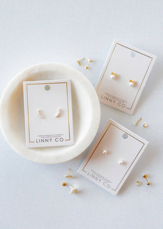 Screwback Stud Earrings - Abigail - Pearl