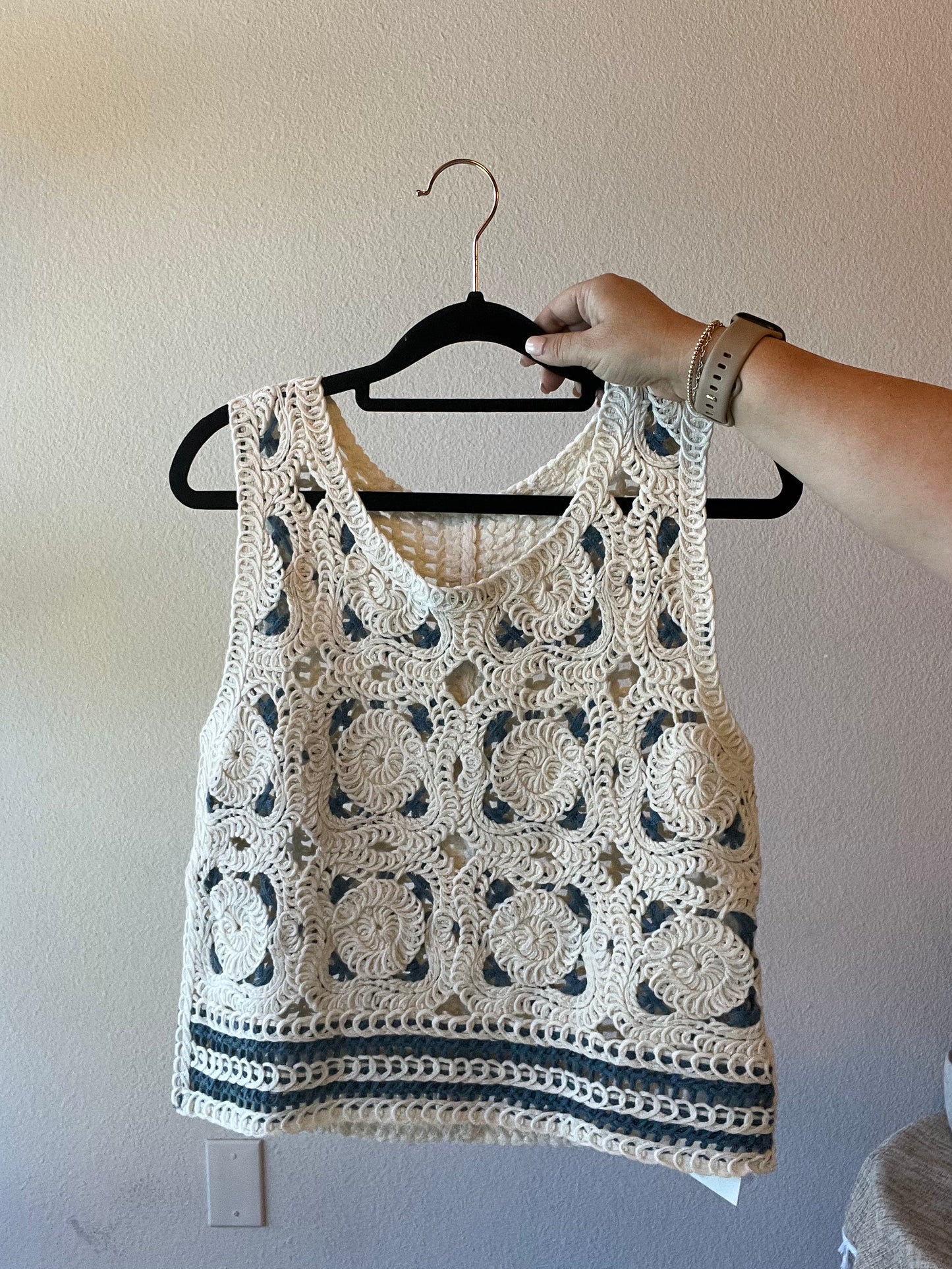 white and blue crochet top. sleeveless top 