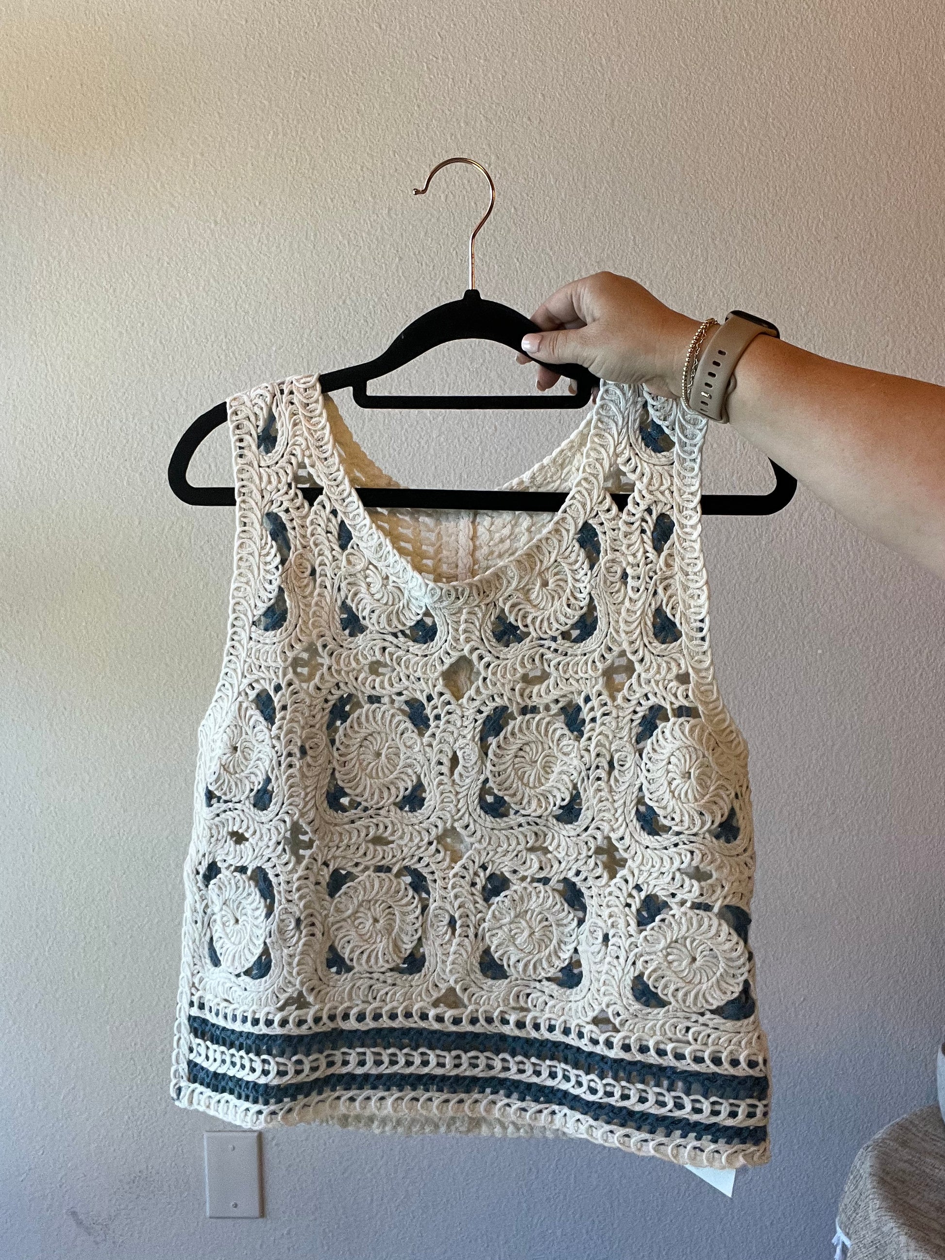 white and blue crochet top. sleeveless top 