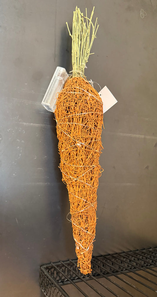Large lighted woven carrot mud pie