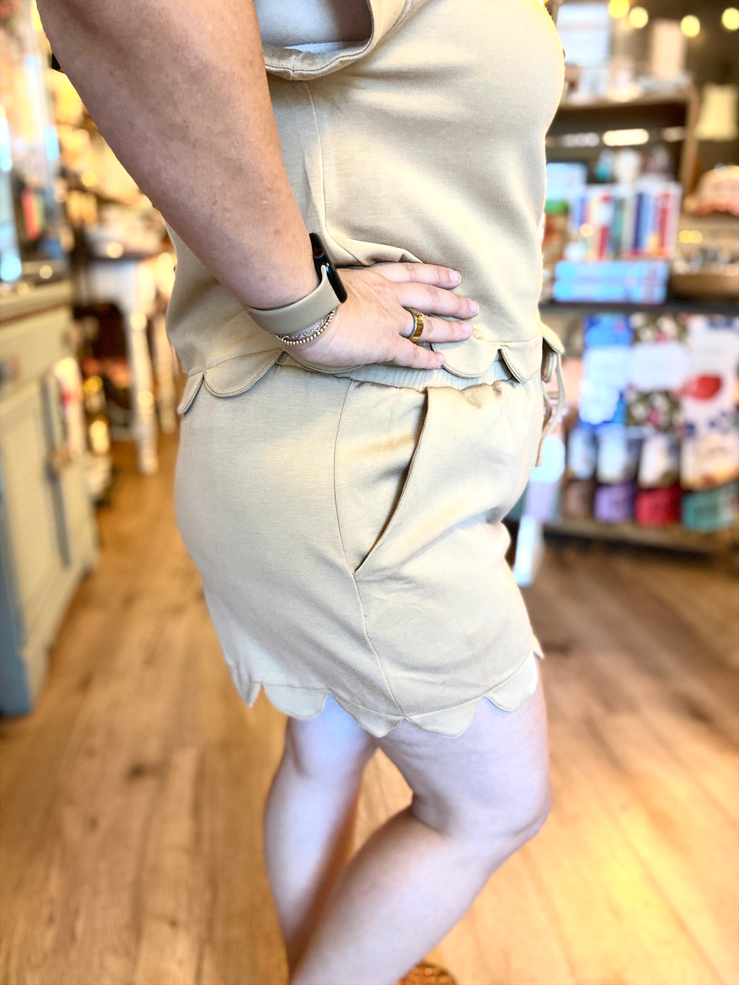 mocha scallop shorts