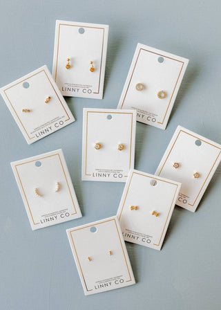 Screwback Stud Earrings - Abigail - Pearl